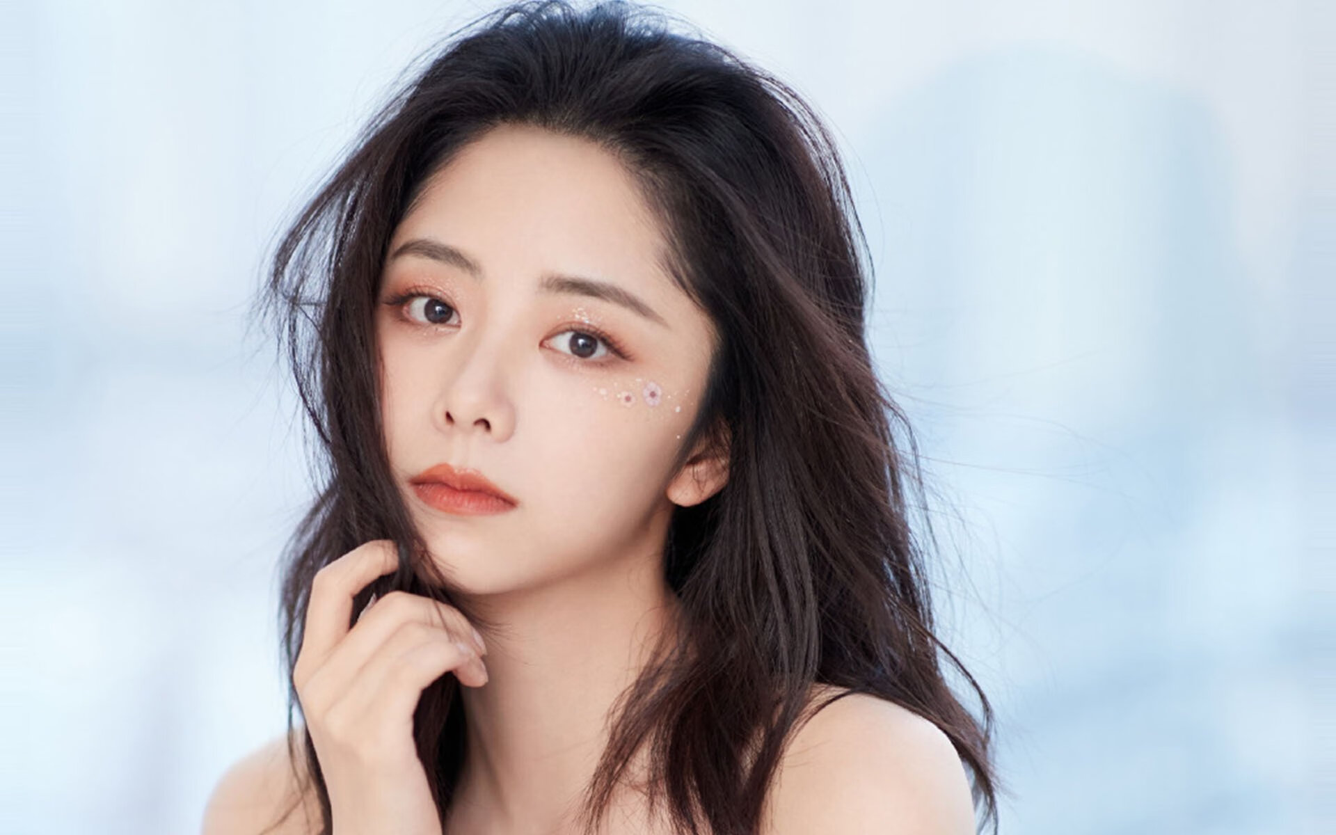 勒沃库森主场2-1战胜美因茨，继续领跑德甲，勒沃库森最新转会