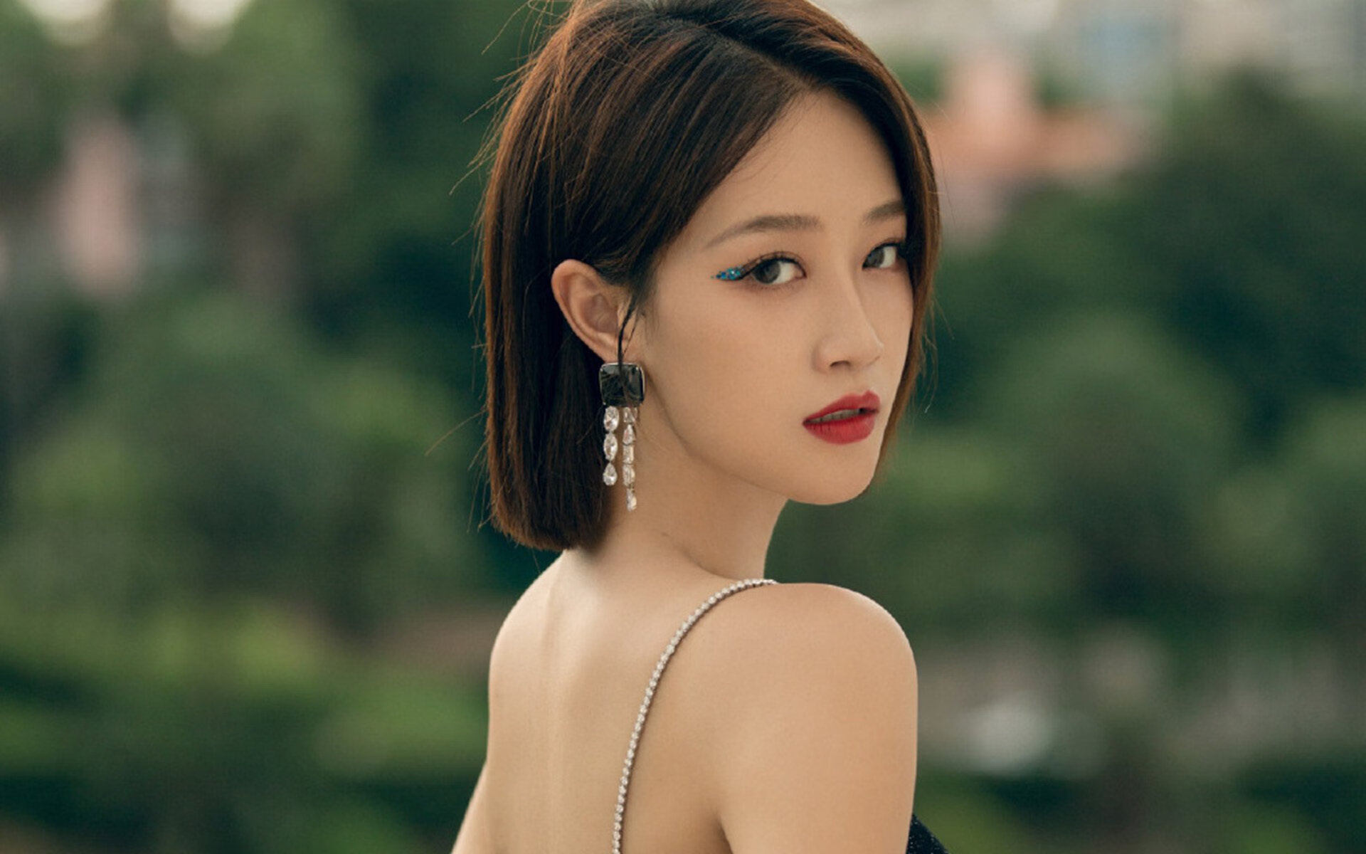 悬念丛生游泳新人挑战名将