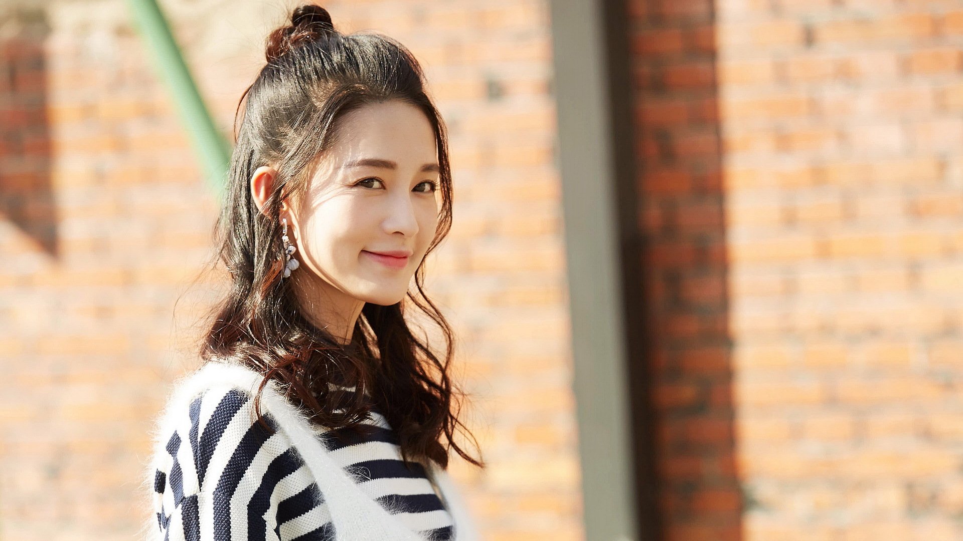 激情四射!球场上的对决激发团队合作精神,球赛激烈