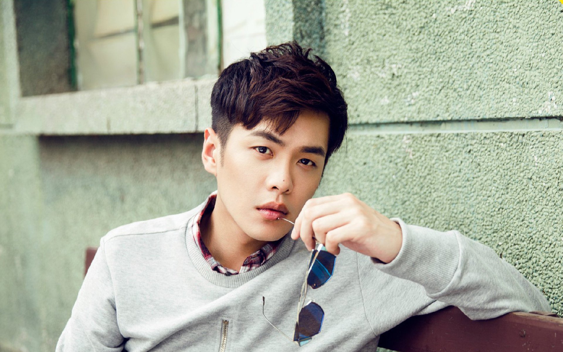 世界杯燃情夜:激情、荣耀尽在一瞬间,世界杯亲吻